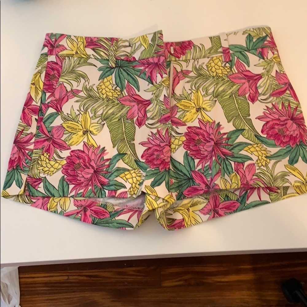 H&M NWT floral shorts